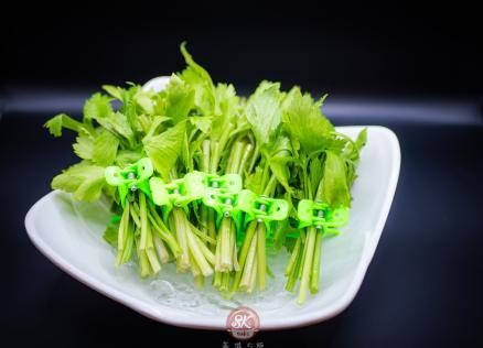 ขึ้นฉ่าย — เมนูผักสด 蔬菜 จากเมนู SKsuki